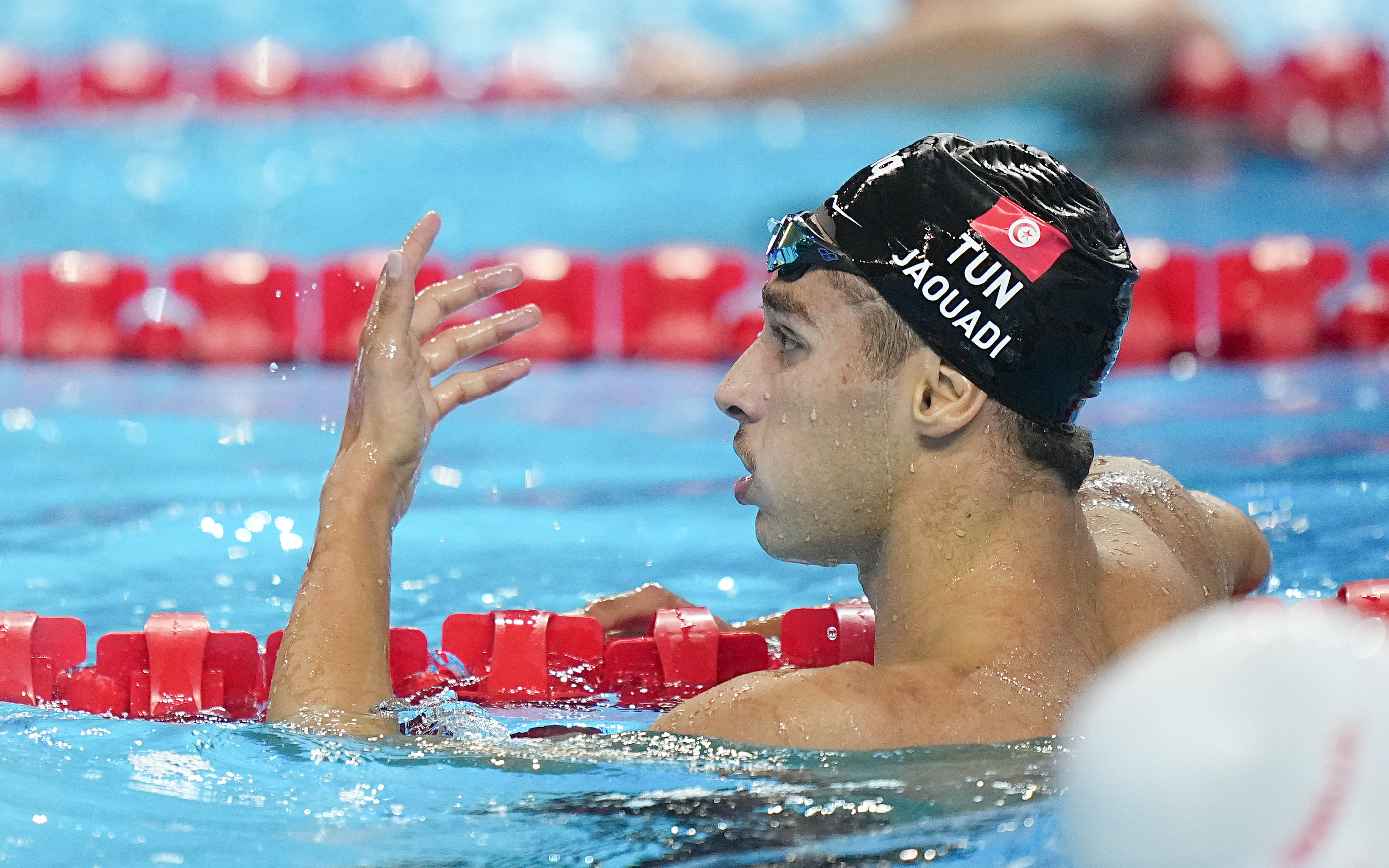 游泳传奇谢幕,球迷泪洒赛场 游泳传奇谢幕,球迷泪洒赛场