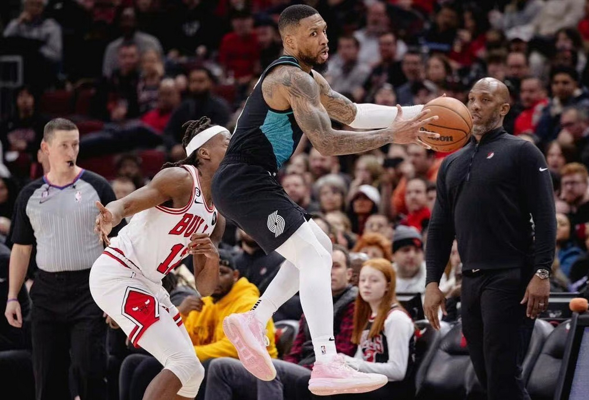 北京队鏖战公牛,利拉德惊艳四座 北京队鏖战公牛,利拉德惊艳四座