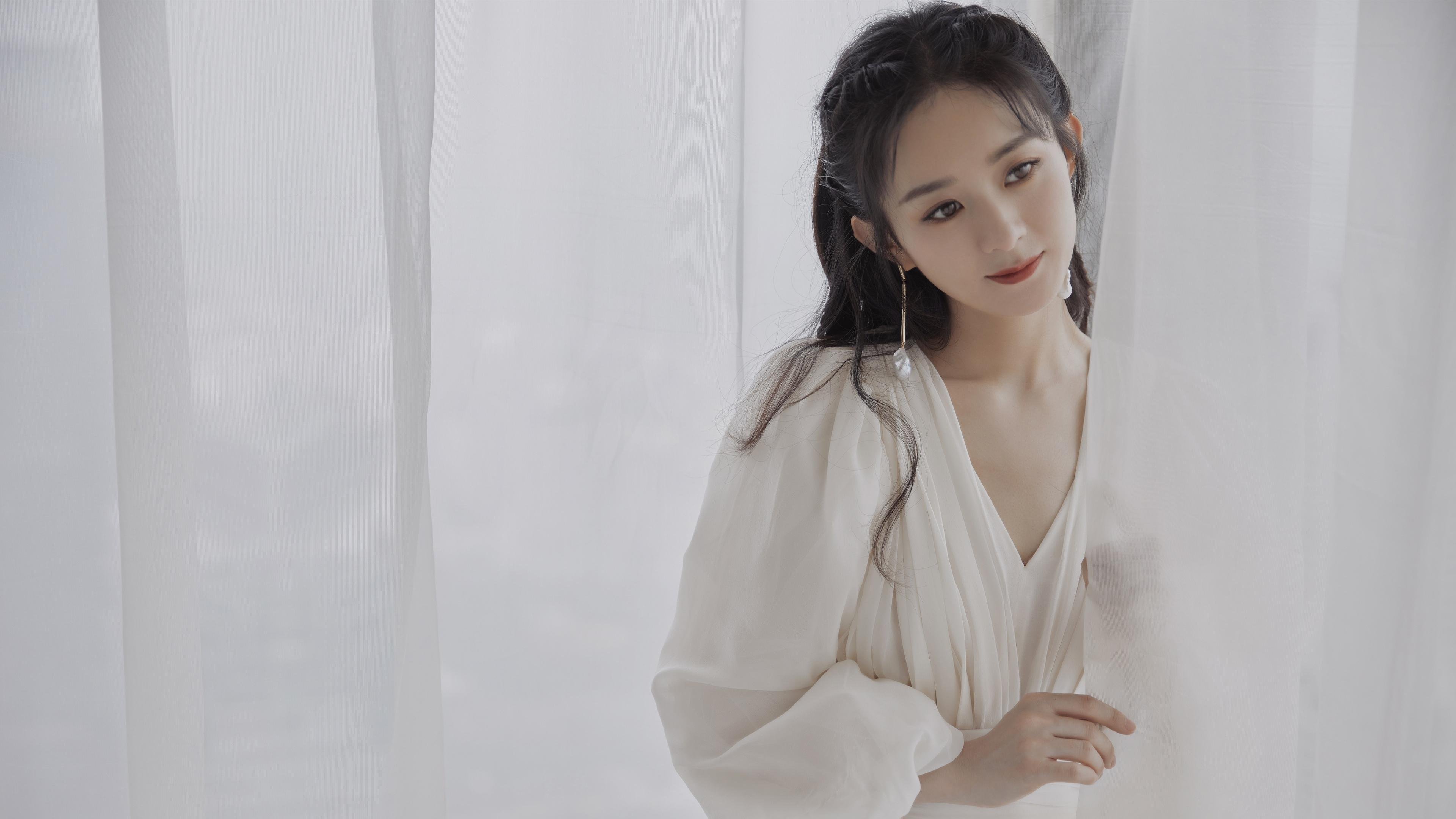 伊比利亚冷锋,西班牙球队掀翻米兰,莱万戴帽闪耀全场