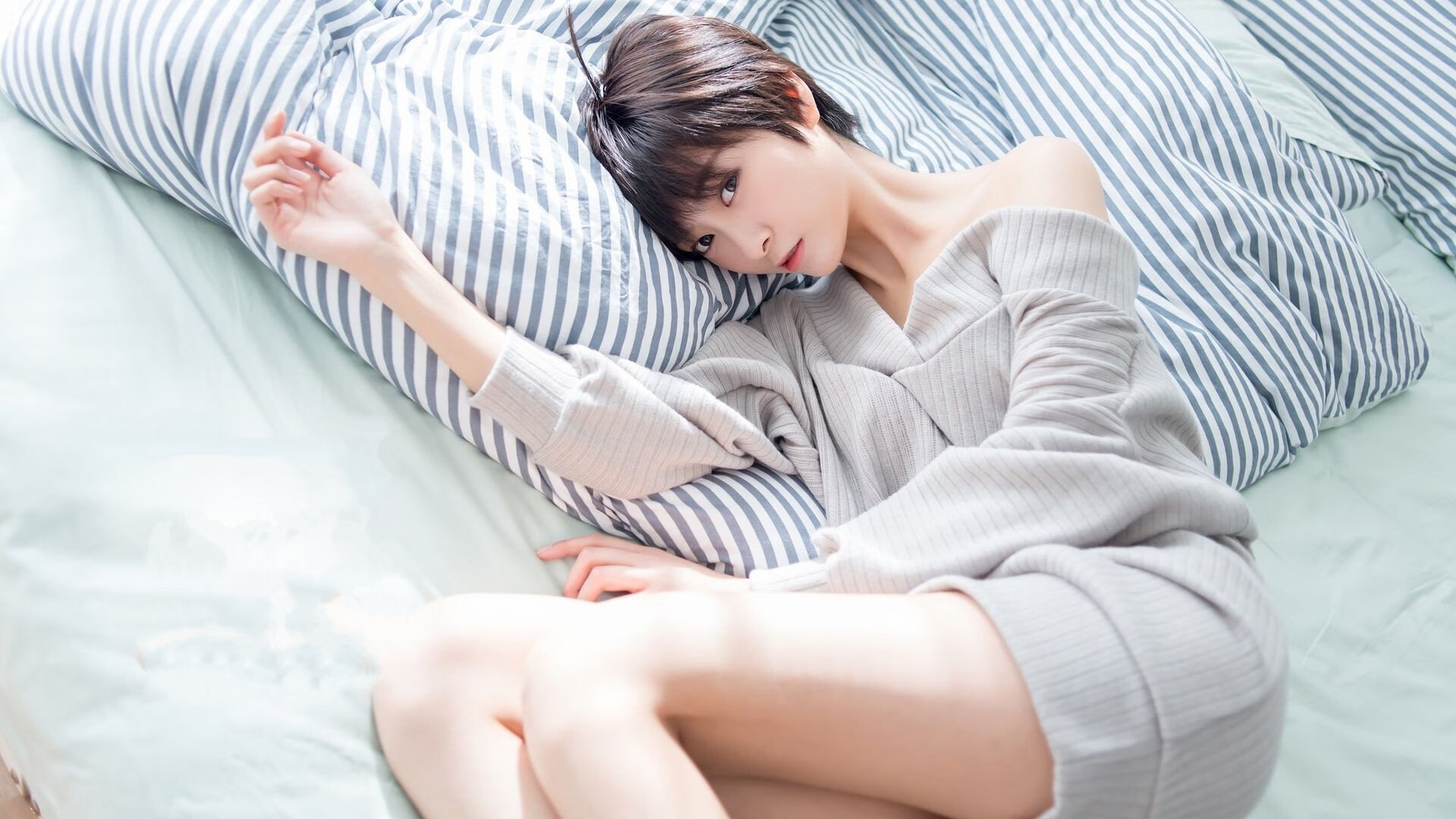 霍勒迪攻防统治全场,雄鹿淘汰赛力克坚韧马刺